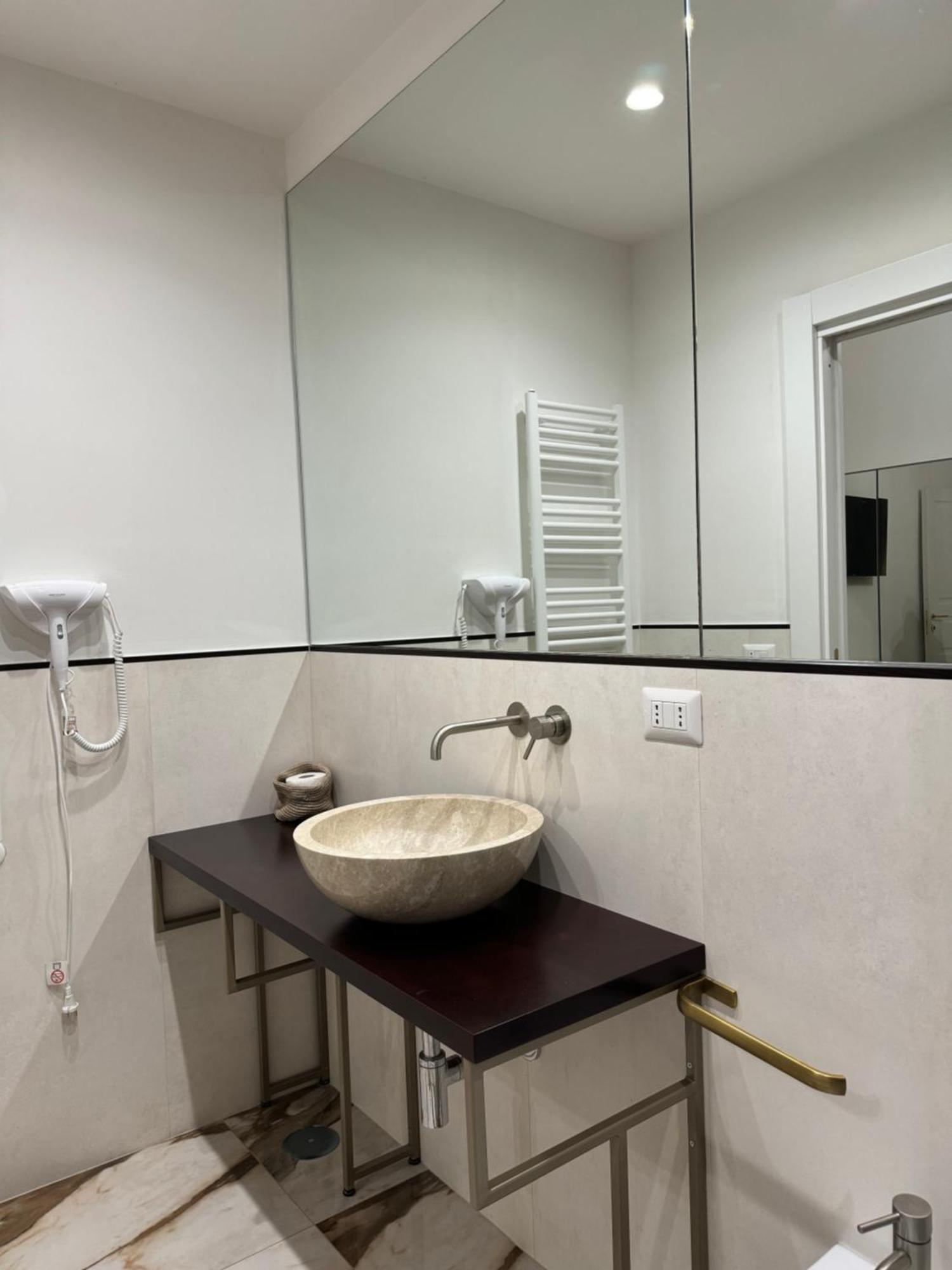 Guest House Regina Carolina Napoli Esterno foto