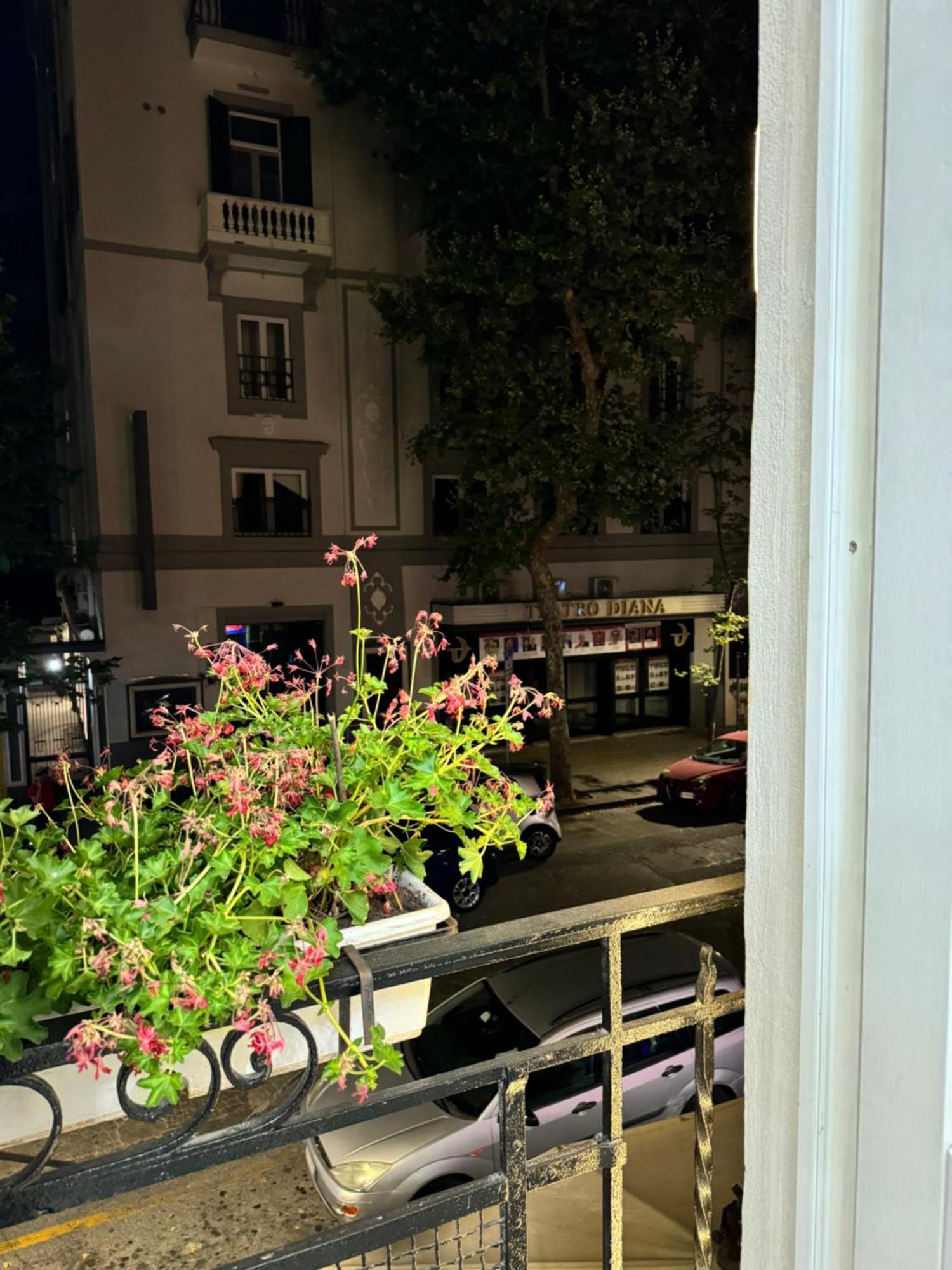 Guest House Regina Carolina Napoli Esterno foto